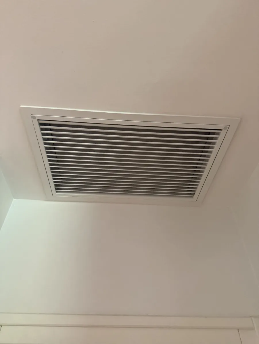 Climatisation gainable, bouche de soufflage au plafond, à Toulouse