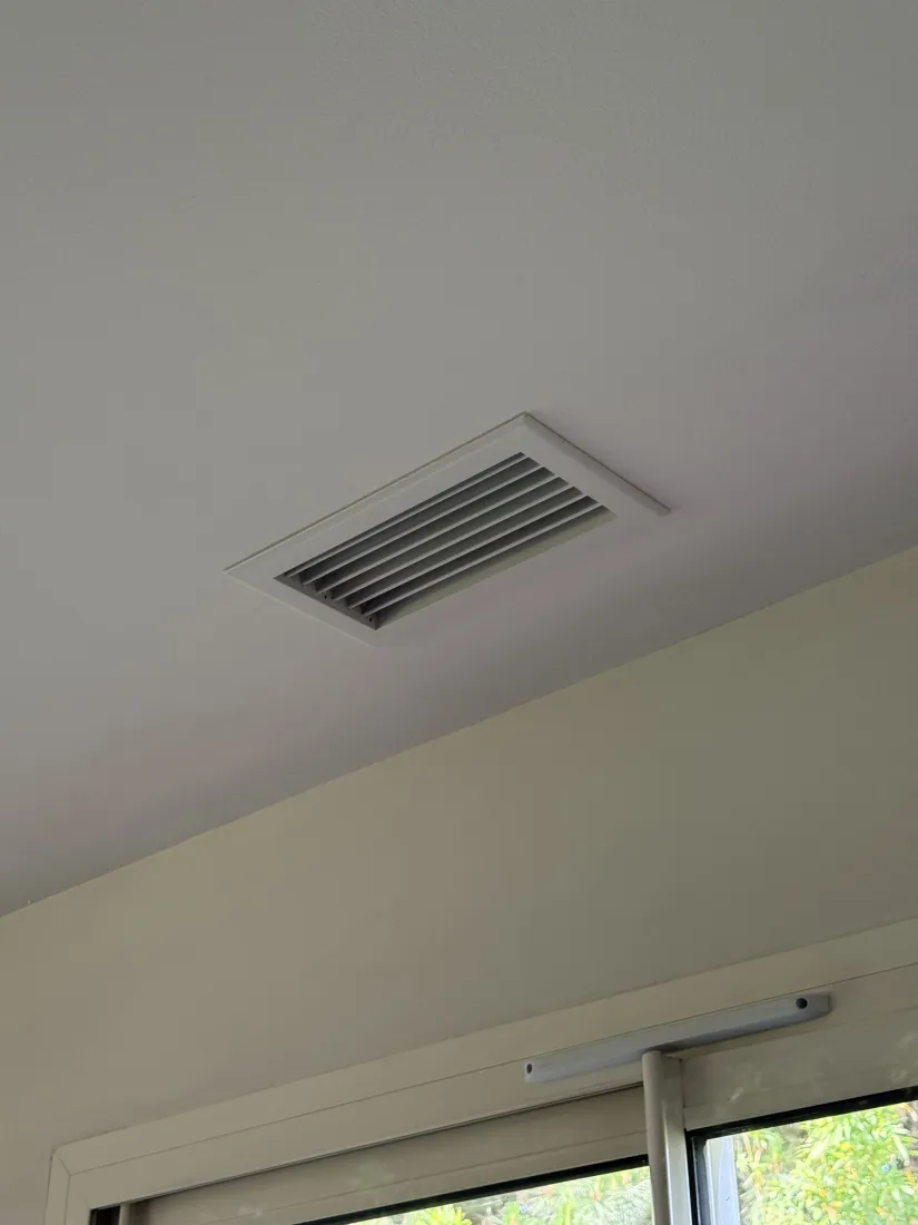 Bouche de soufflage de climatisation gainable au plafond à Toulouse
