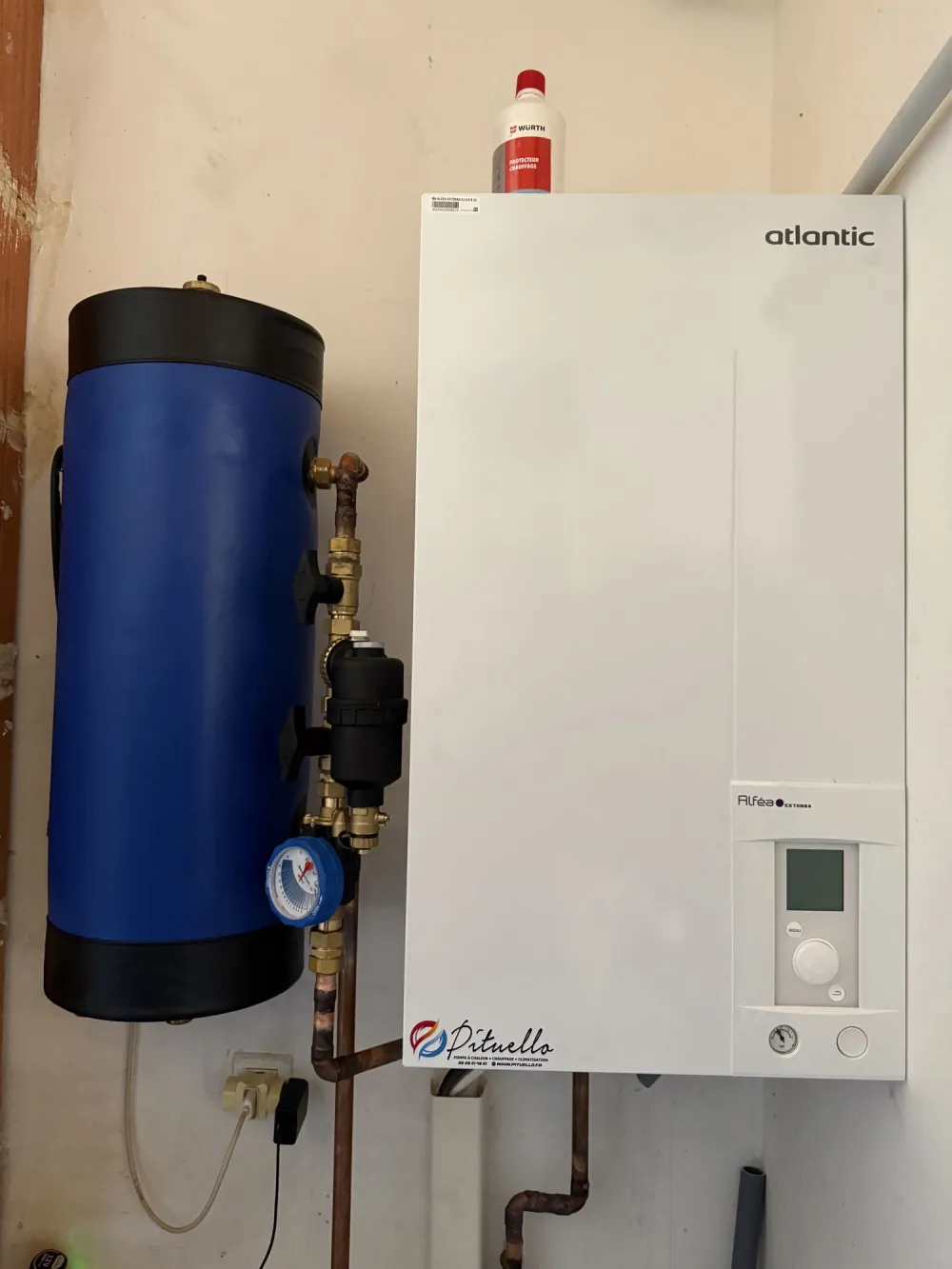 Pompe à chaleur air-eau Alféa Extensa avec ballon, installée par Pituello à Toulouse
