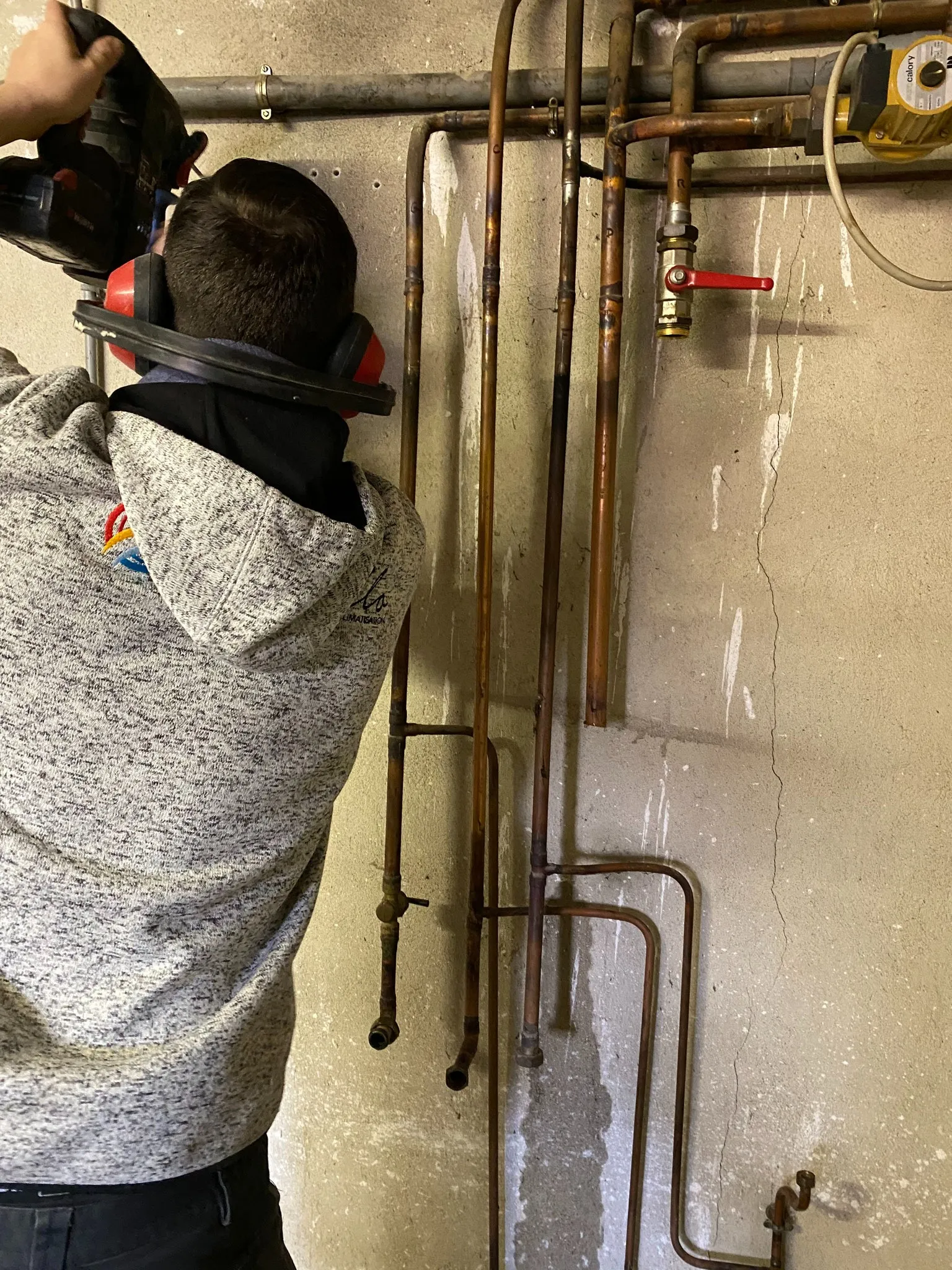 Technicien Pituello en intervention en chaufferie